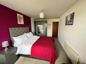 Cosy Luxury 1 bed relocation apartment by the waterfront sleeps 4